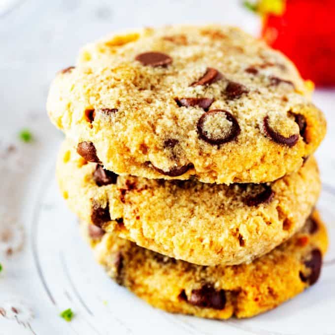 Easy Keto Chocolate Chip Cookies - Kicking Carbs