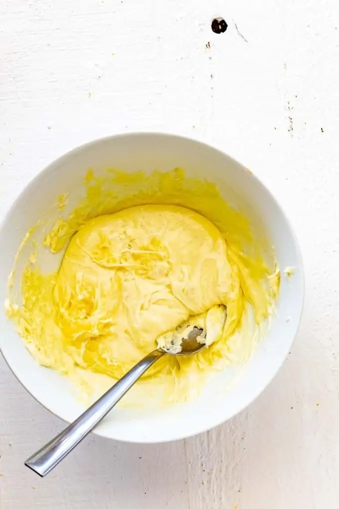 Photo of a bowl with cream cheese and mozzarella.